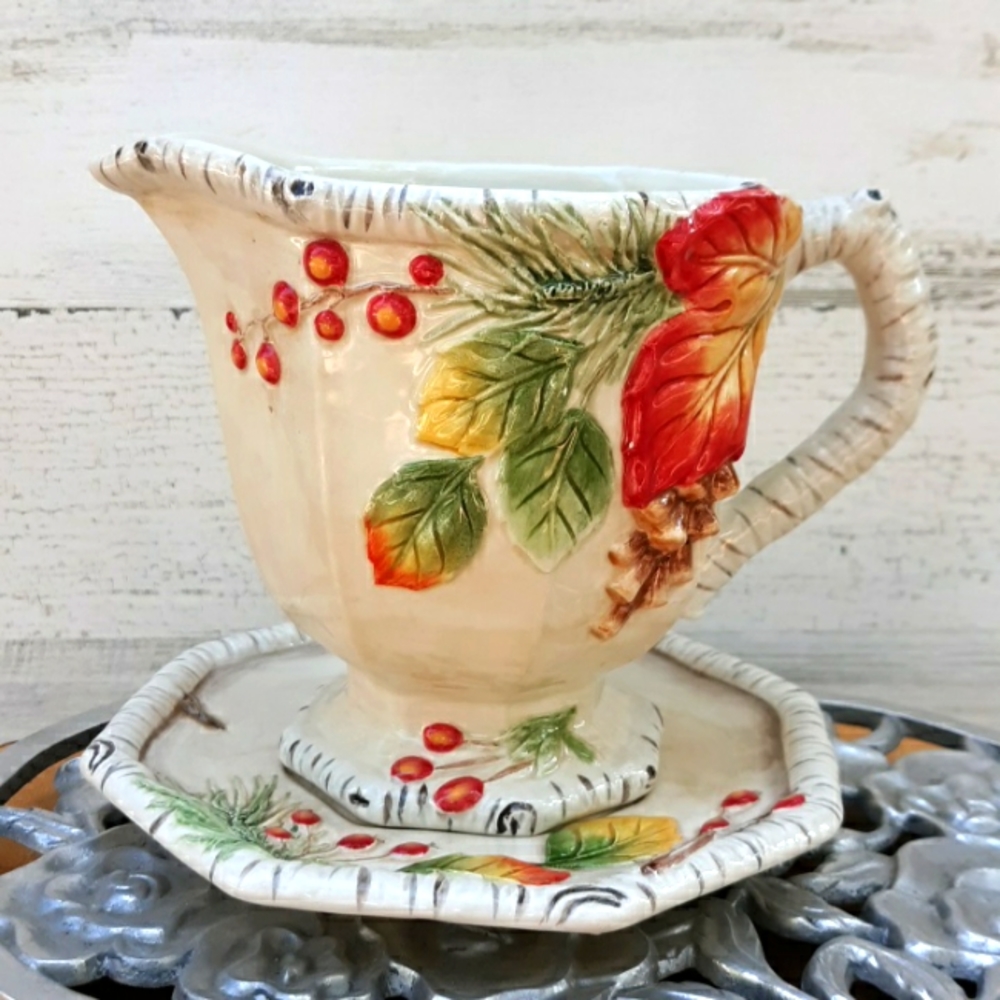 FITZ AND FLOYD HAWTHORNE GRAVY BOAT AND UNDER PLATE